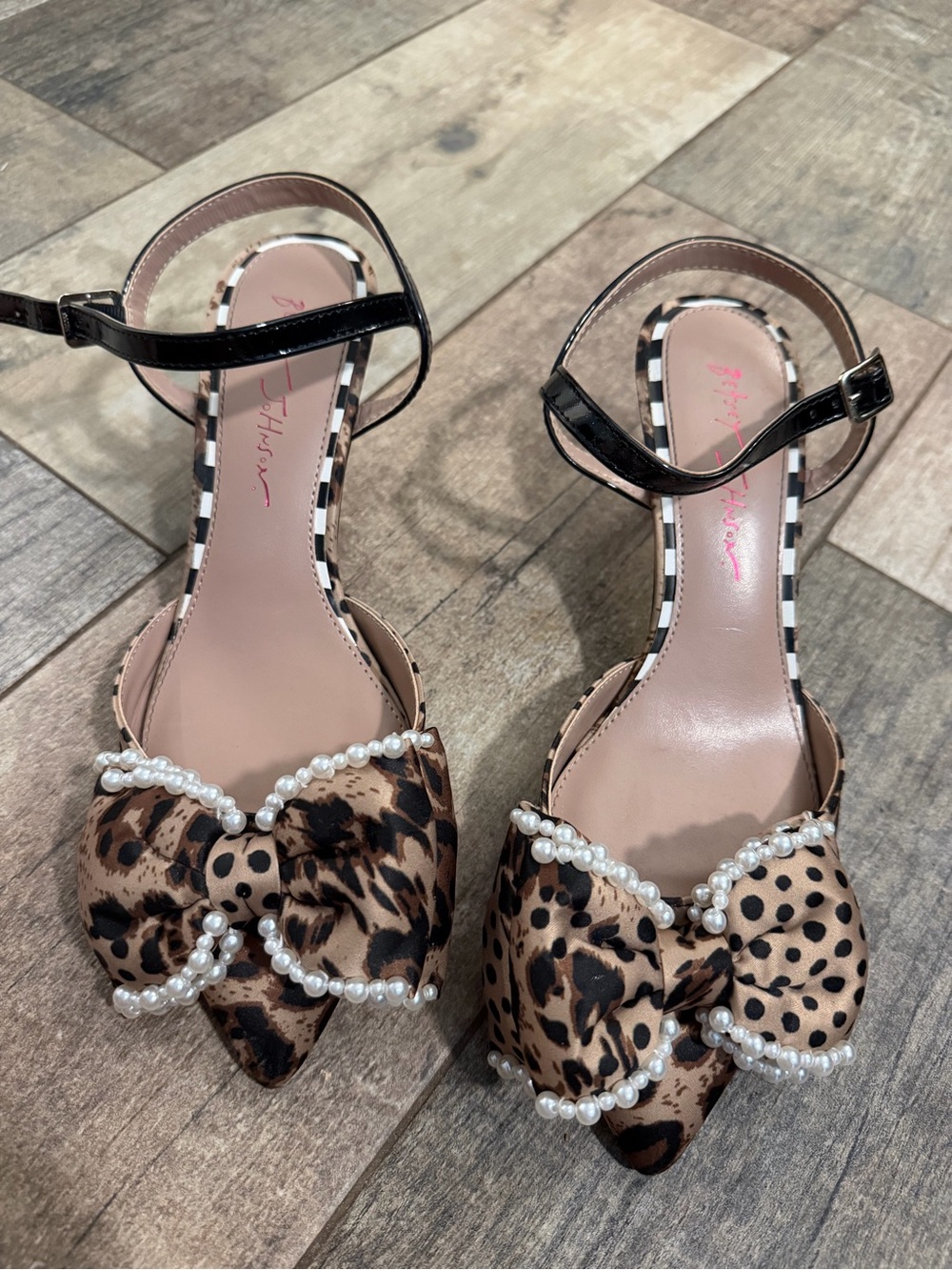 Betsey Johnson Leopard Pearl Bow Pointed Toe Ankle-Strap Kitten Red Heel Filipe